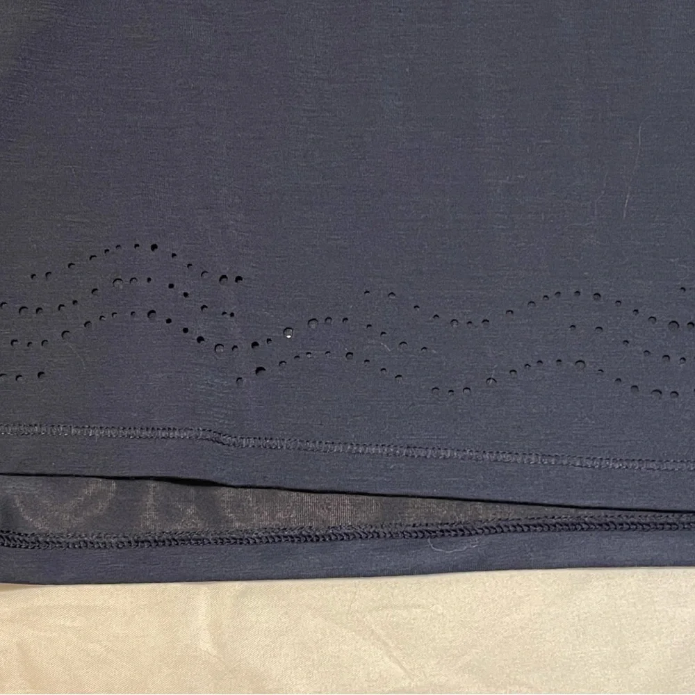 Women’s Athletic Outfit - Size Medium - Picture 3 of 7